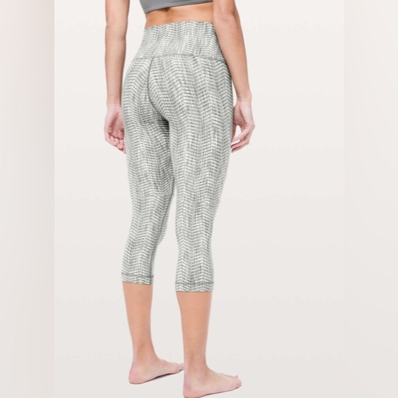 lululemon athletica Wunder Under Crop Leggings size 6 - Picture 2 of 9